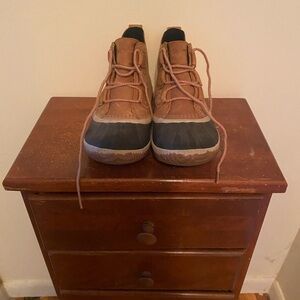 Sorel size 8 Brown and Black Lace-Up Boots